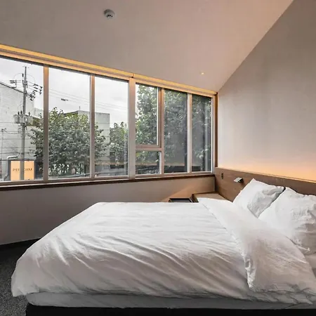 Pillowsopher Hongdae Seoul Exterior photo