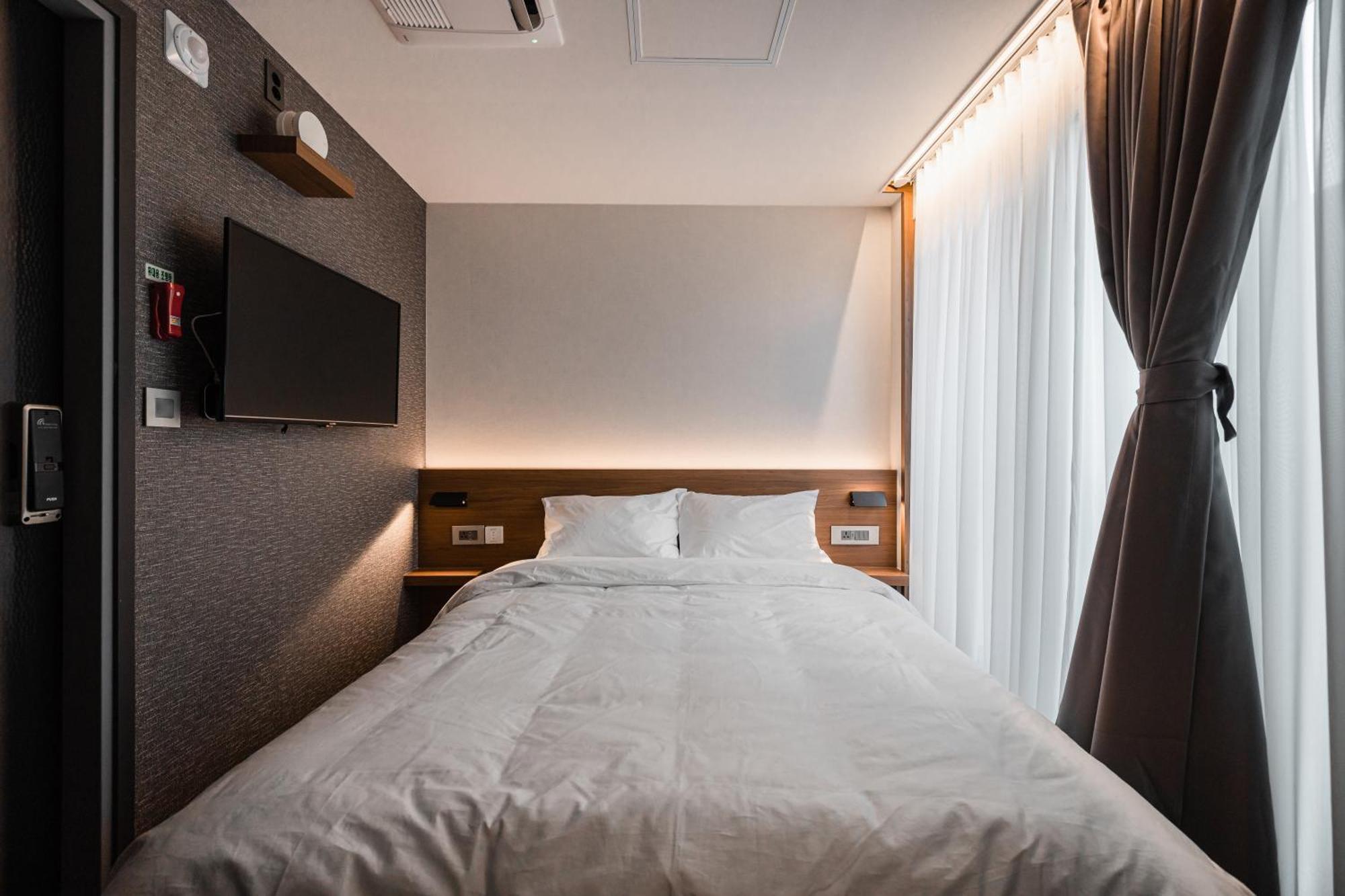 Pillowsopher Hongdae Hotel *