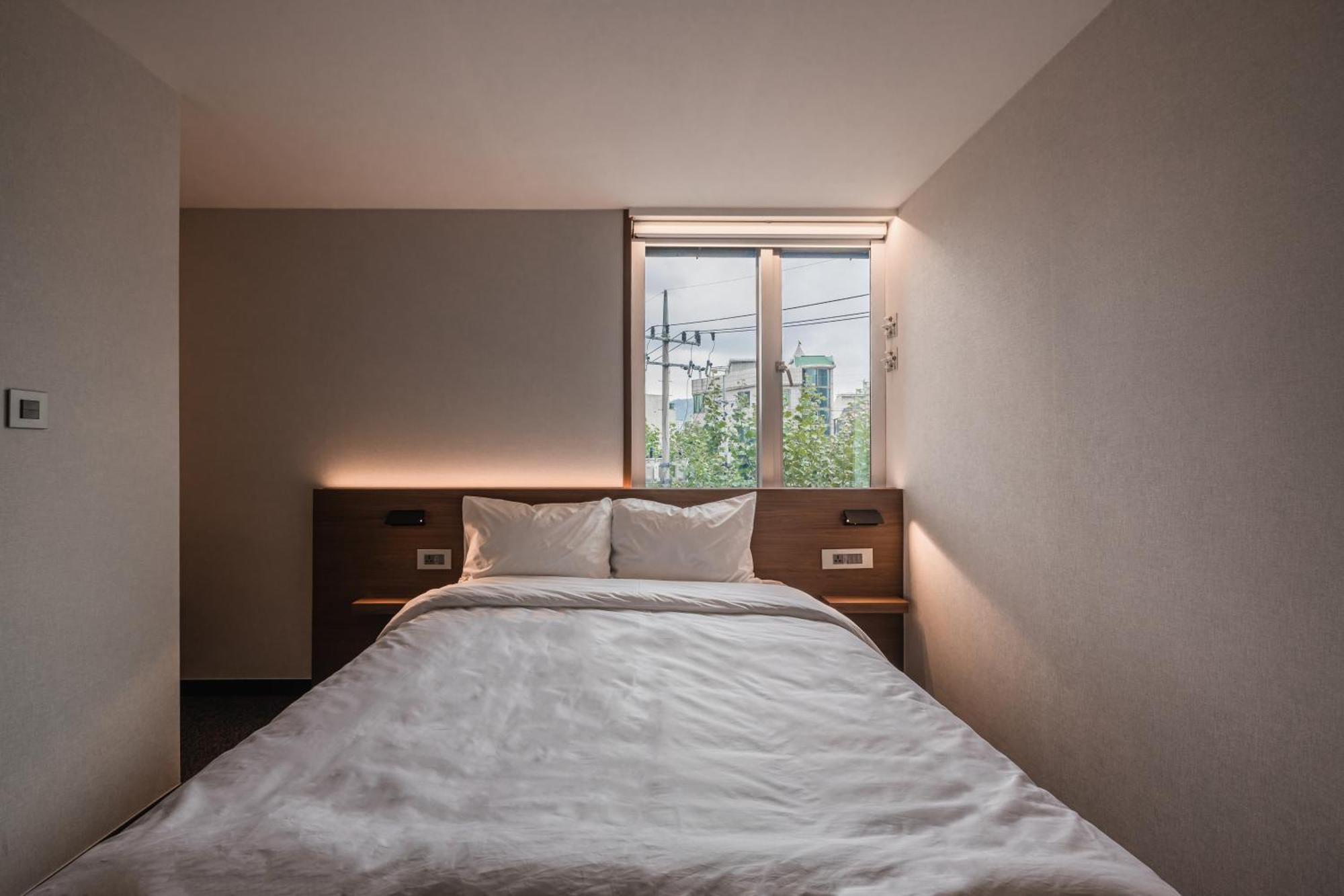 Pillowsopher Hongdae Hotel
