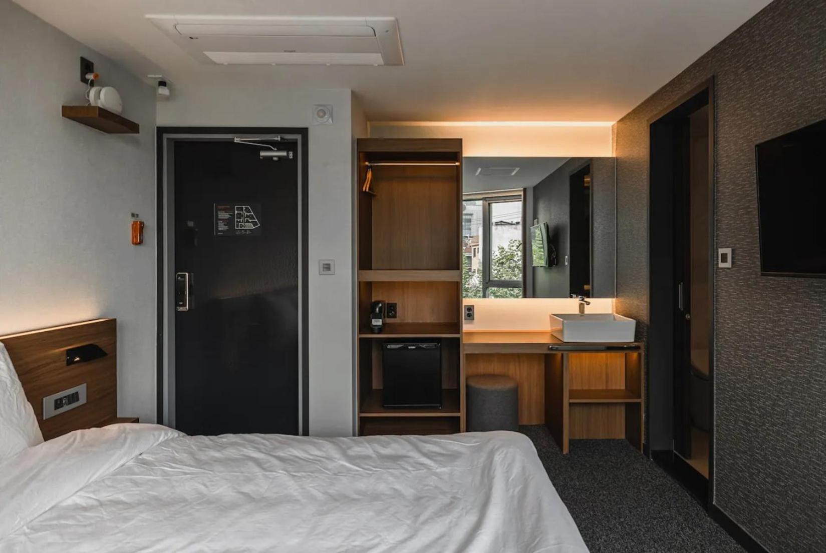 โรงแรม Pillowsopher Hongdae *